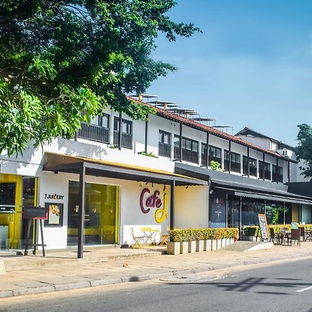 City Beds Negombo Exteriör bild